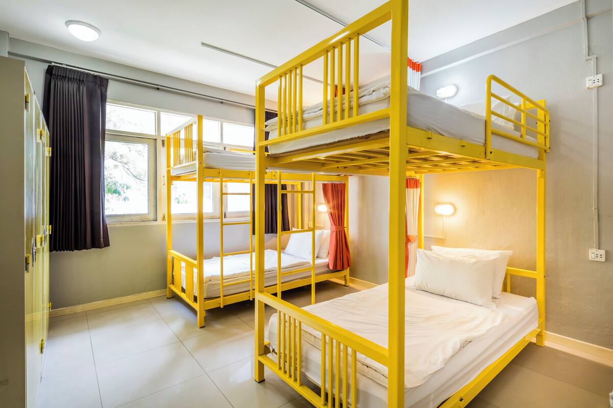 4 Bed Mixed Dorm | Värdeförvaringsskåp på rummet och individuell inredning
