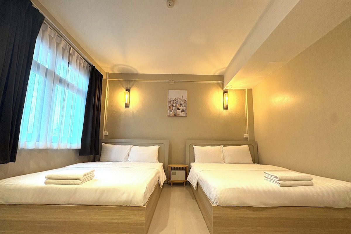 Familjerum för fyra - icke-rökare | Värdeförvaringsskåp på rummet och individuell inredning