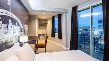 Deluxe Double Room | In-room safe, individually decorated, blackout curtains, soundproofing