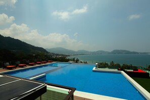 室外游泳池