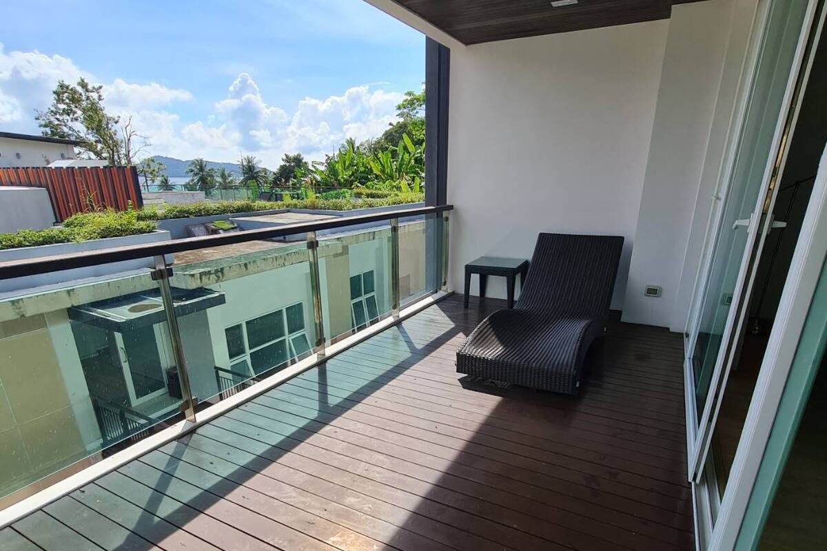 2 Bed Room with Jacuzzi in Bathroom | In-room safe, bed sheets