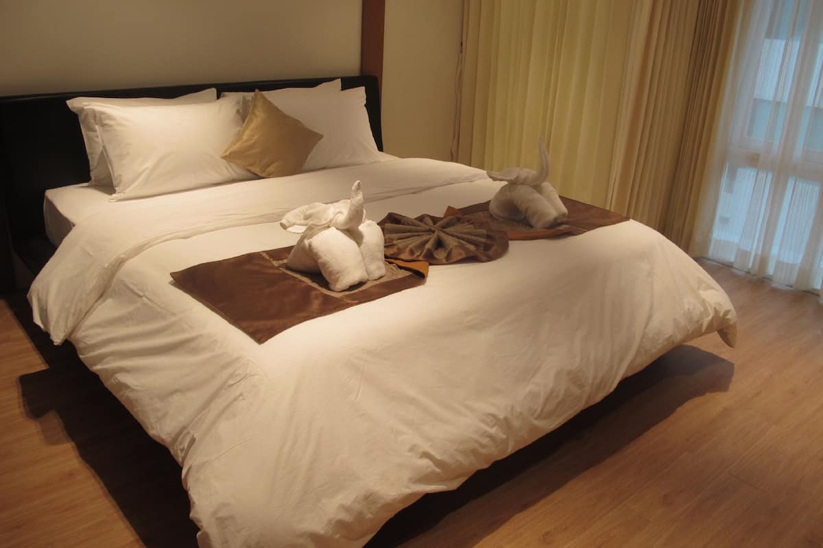 2 Bedroom Duplex Apartment | 1 bedroom, in-room safe, bed sheets