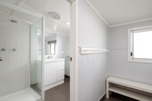 Family House, 3 Bedrooms | Bathroom | Shower, free toiletries, hair dryer, towels - Tin Can Bay's Sleepy Lagoon Motel (Tin Can Bay)