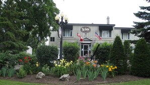 A building with a sign reading "The Inn at Lock Severn."