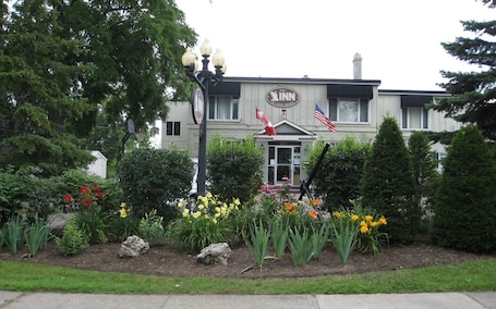 Exterior. The Inn at Lock Seven