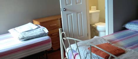 Triple Room, Private Bathroom | 1 bedroom, free WiFi