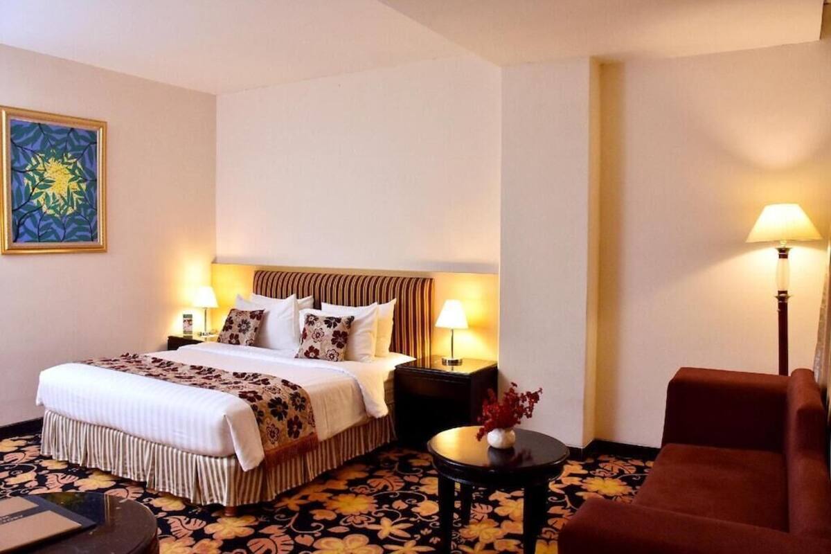 Roupas de cama premium, frigobar, cofres nos quartos, escrivaninha
