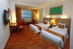 Premium bedding, minibar, in-room safe, desk