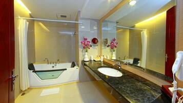 Junior Room | Bathroom | Shower, hair dryer, slippers, towels