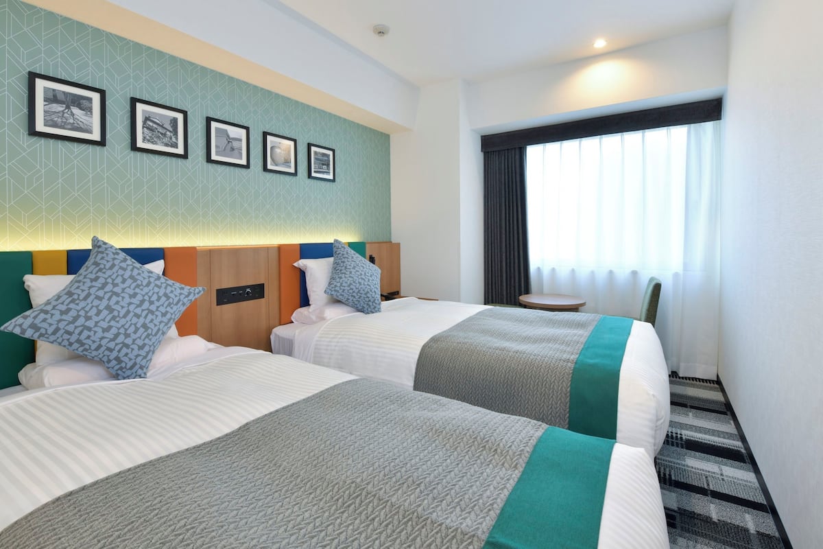 Comfort Twin (Non-smoking) | In-room safe, desk, free WiFi, bed sheets