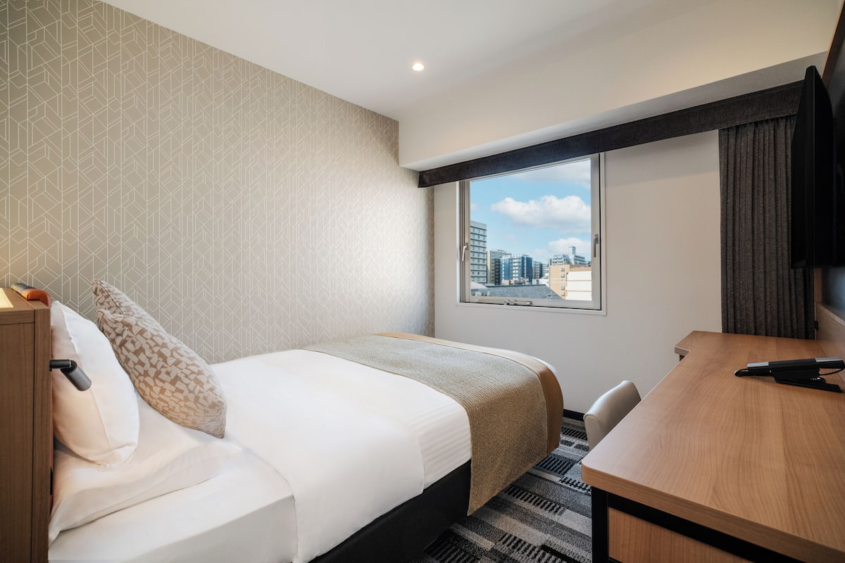 In-room safe, desk, free WiFi, bed sheets