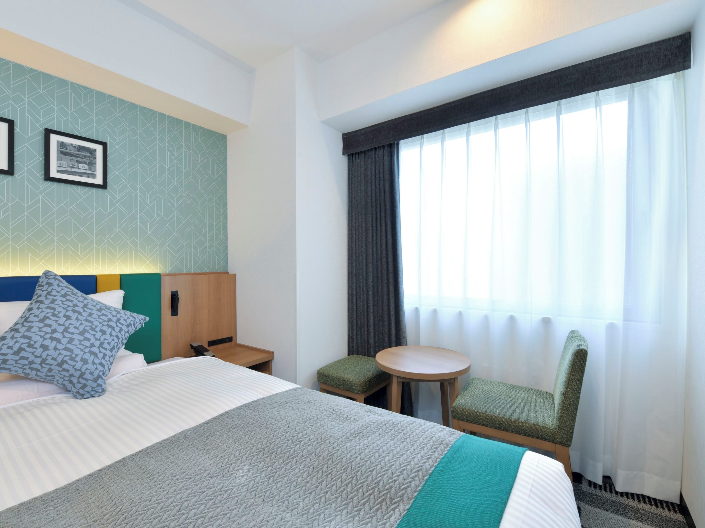 comfort twin (non-smoking) | in-room safe, desk, free wifi, bed sheets