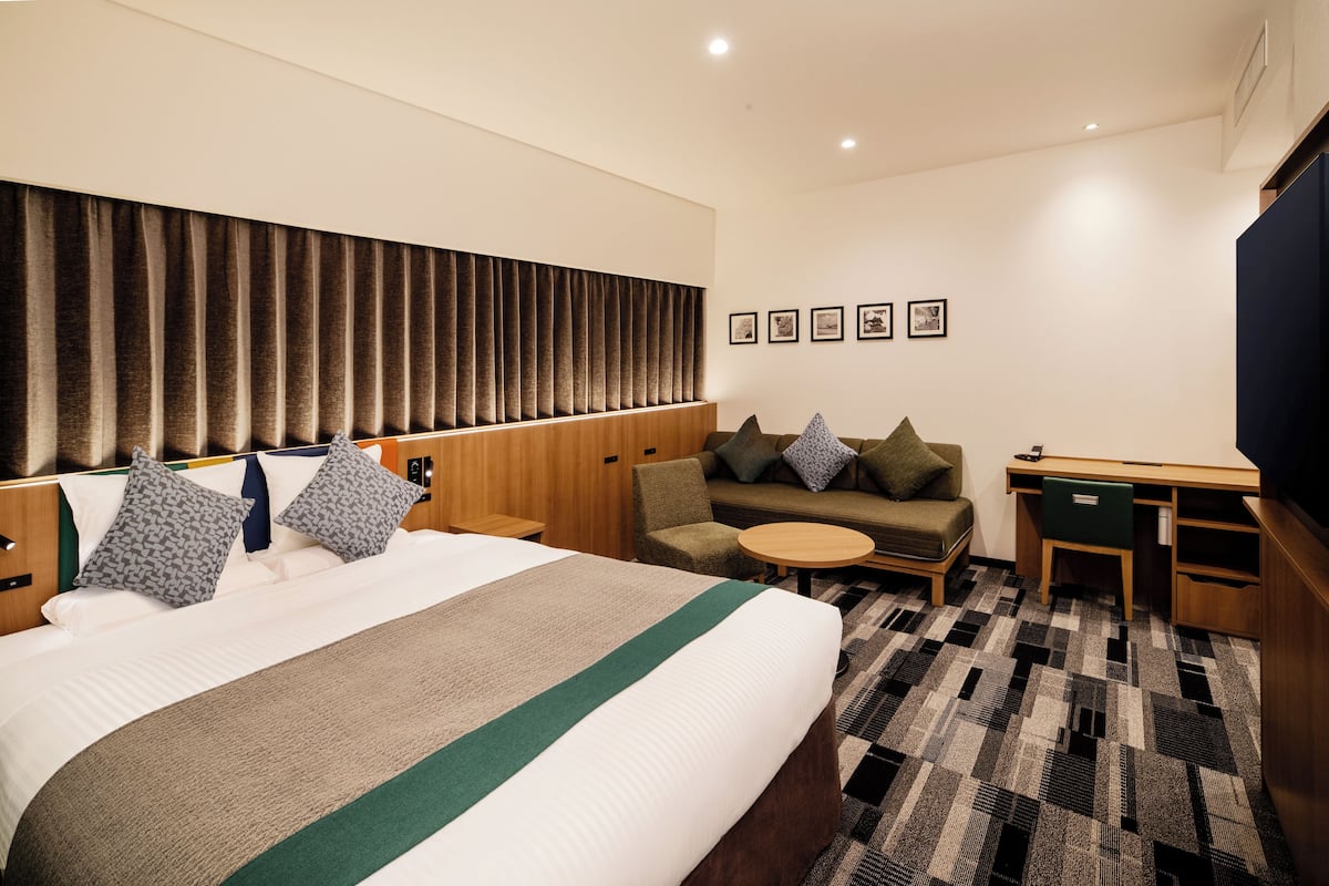 In-room safe, desk, free WiFi, bed sheets