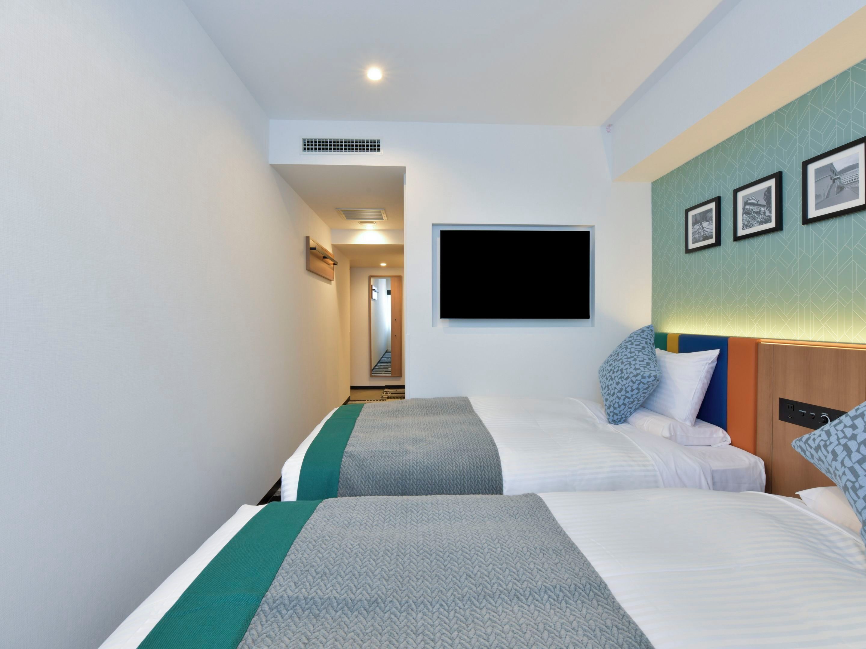 comfort twin (non-smoking) | in-room safe, desk, free wifi, bed sheets