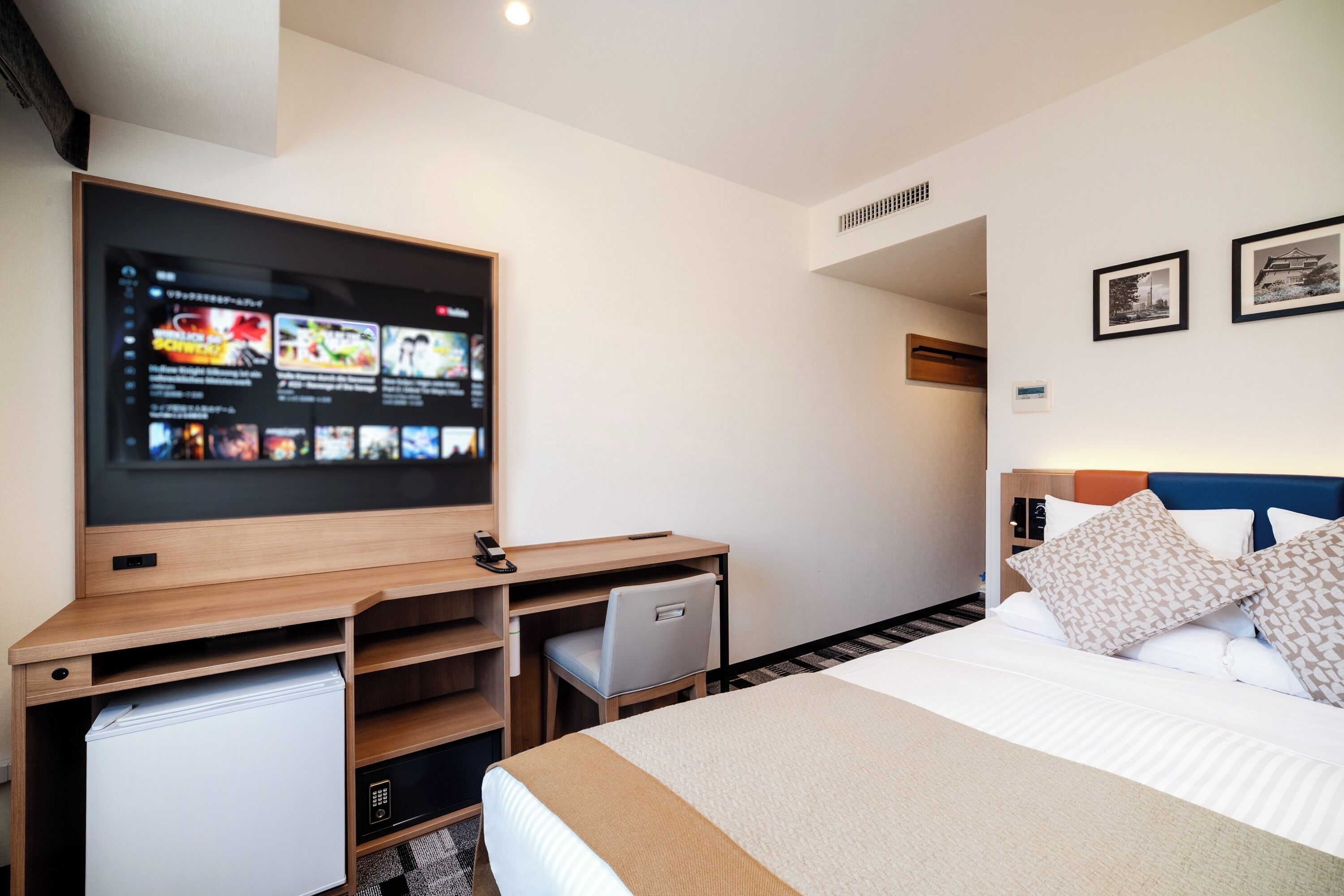 Caja fuerte, escritorio, wifi gratis y ropa de cama