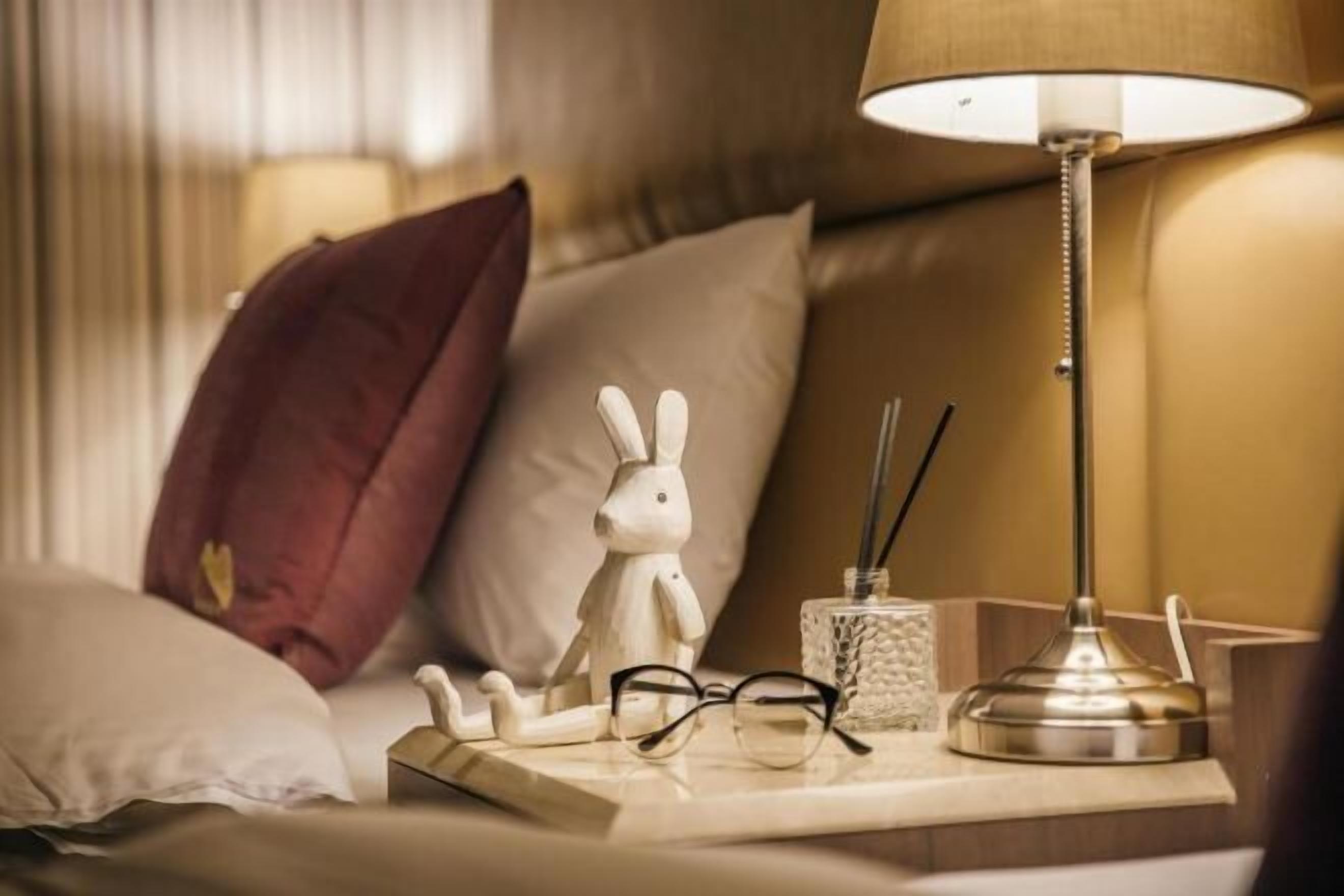 Premium bedding, desk, iron/ironing board, free WiFi