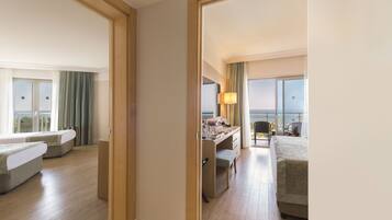 Suite – deluxe | Minibar (inkludert), safe på rommet og barnesenger (inkludert)