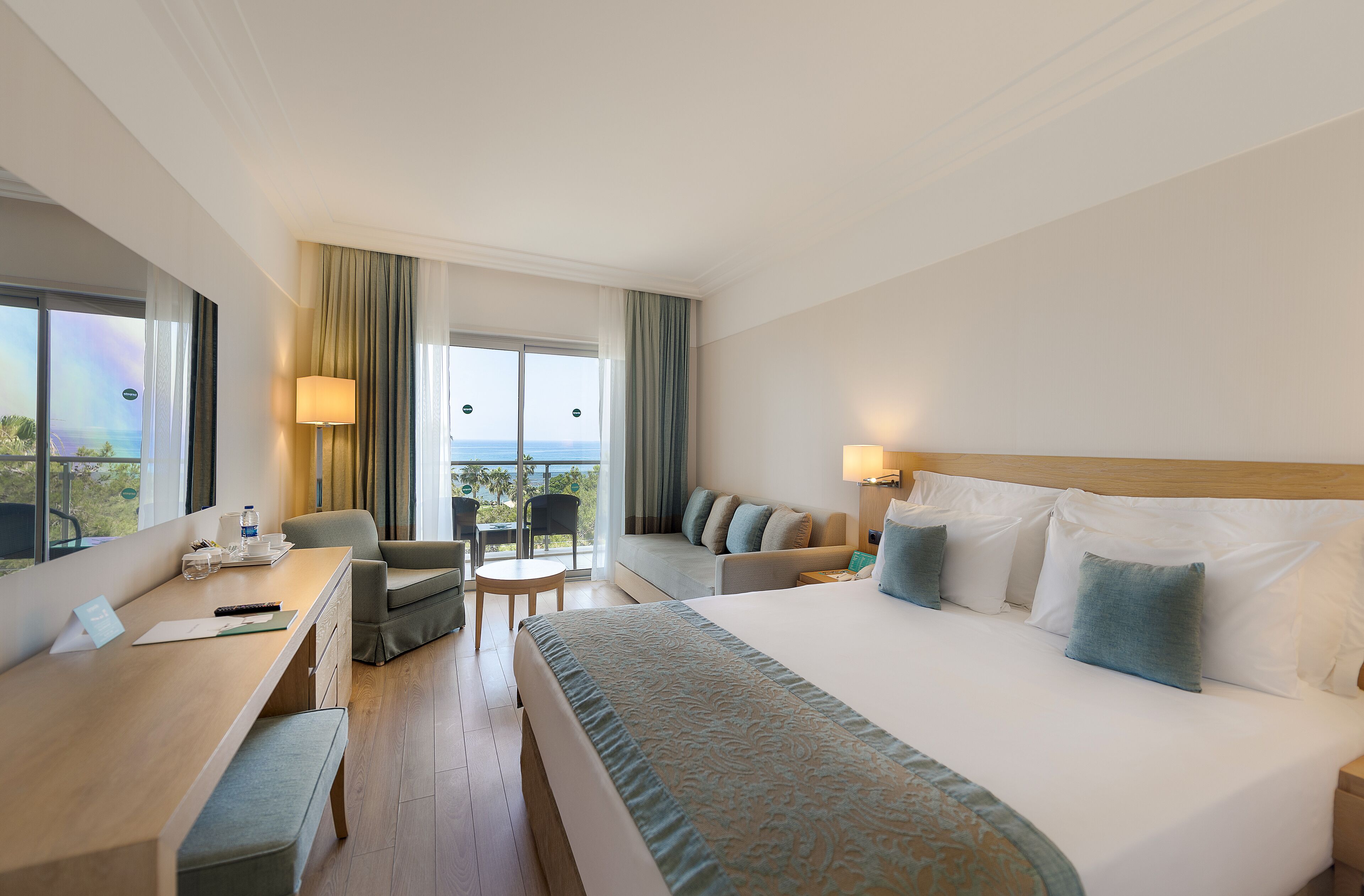 Deluxe Room, Sea View | Free minibar, in-room safe, free cribs/infant beds, free WiFi