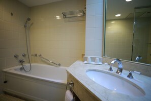 Standard Room Taga Tower, Ocean View, Non Smoking | Bathroom