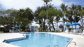 3 piscinas al aire libre, sillones reclinables de piscina