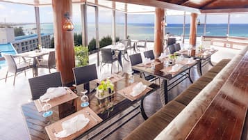 3 restaurants, breakfast served