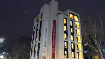 Mặt tiền nơi lưu trú