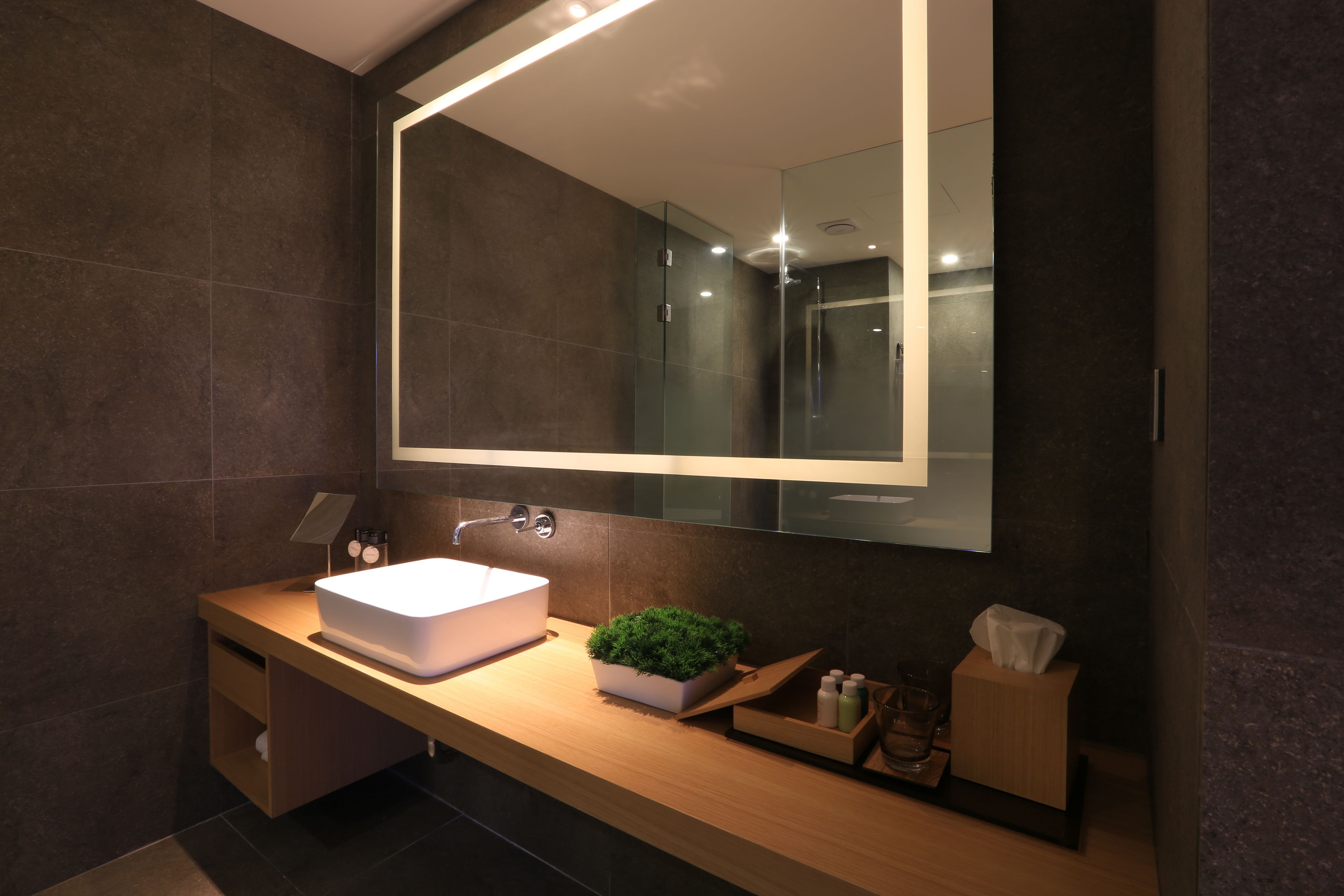 suite (spa ) | bathroom sink
