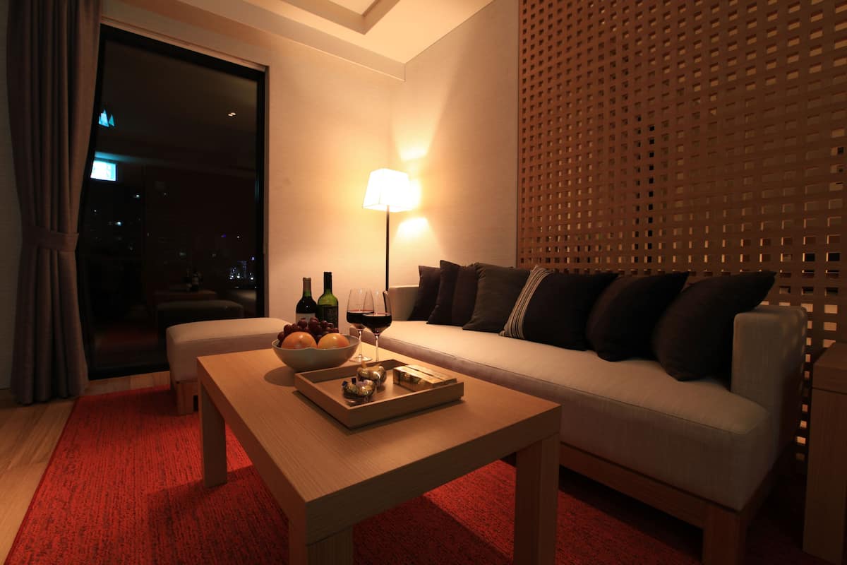 Suite (Spa ) | Wohnbereich | LCD-Fernseher