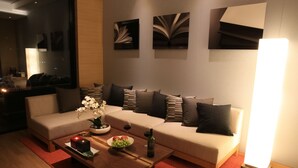 Suite Royal | Ruang keluarga | TV LCD