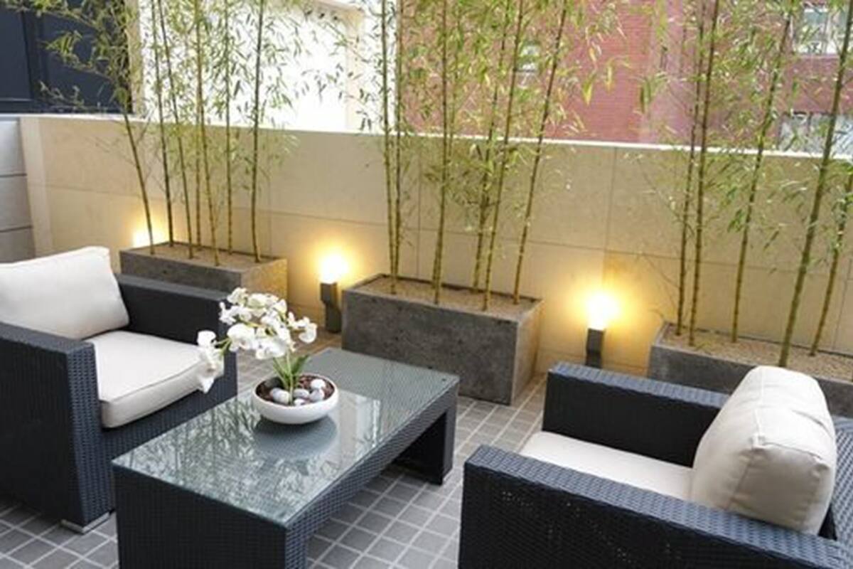 Suite, teras | Minibar, meja kerja, tirai kedap cahaya, dan Wi-Fi gratis