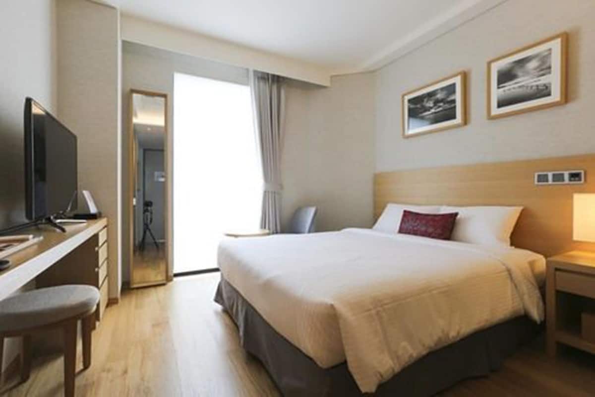 1 Schlafzimmer, Minibar, Schreibtisch, Verdunkelungsvorhänge