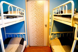 12 bedrooms, in-room safe, free WiFi, bed sheets