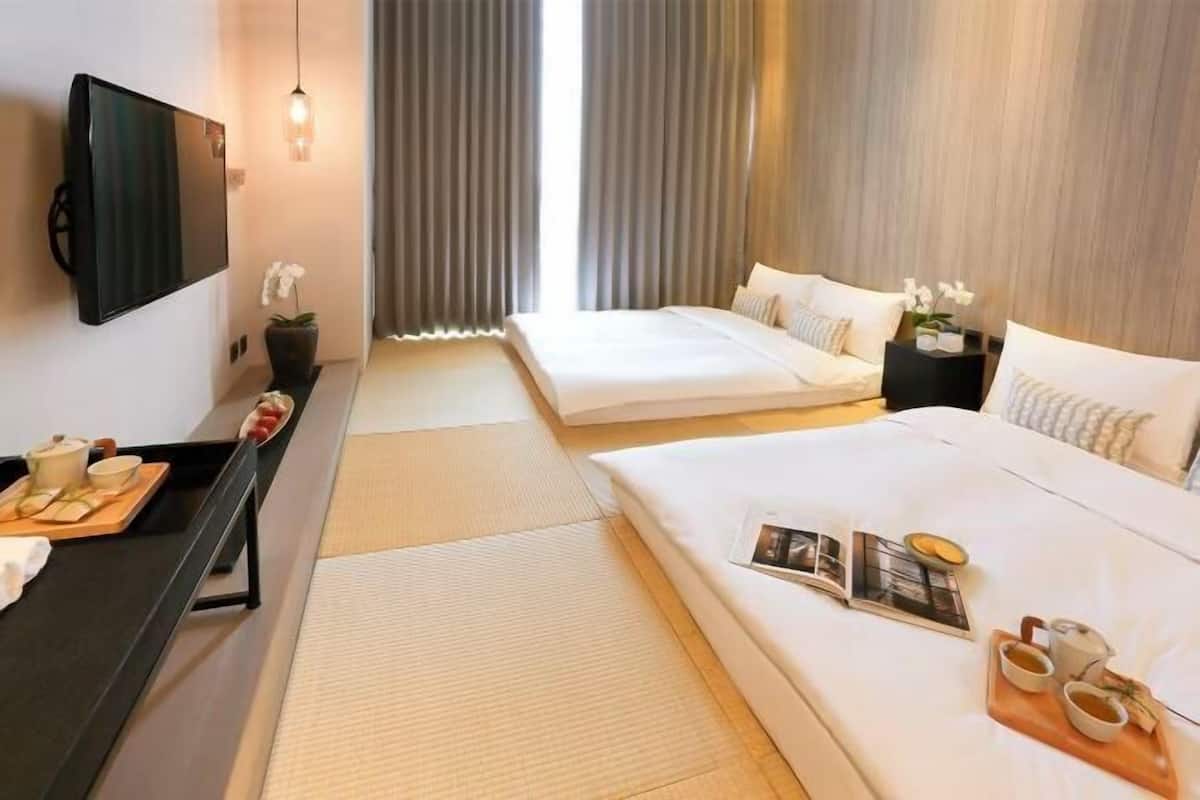 Soundproofing, free WiFi, bed sheets