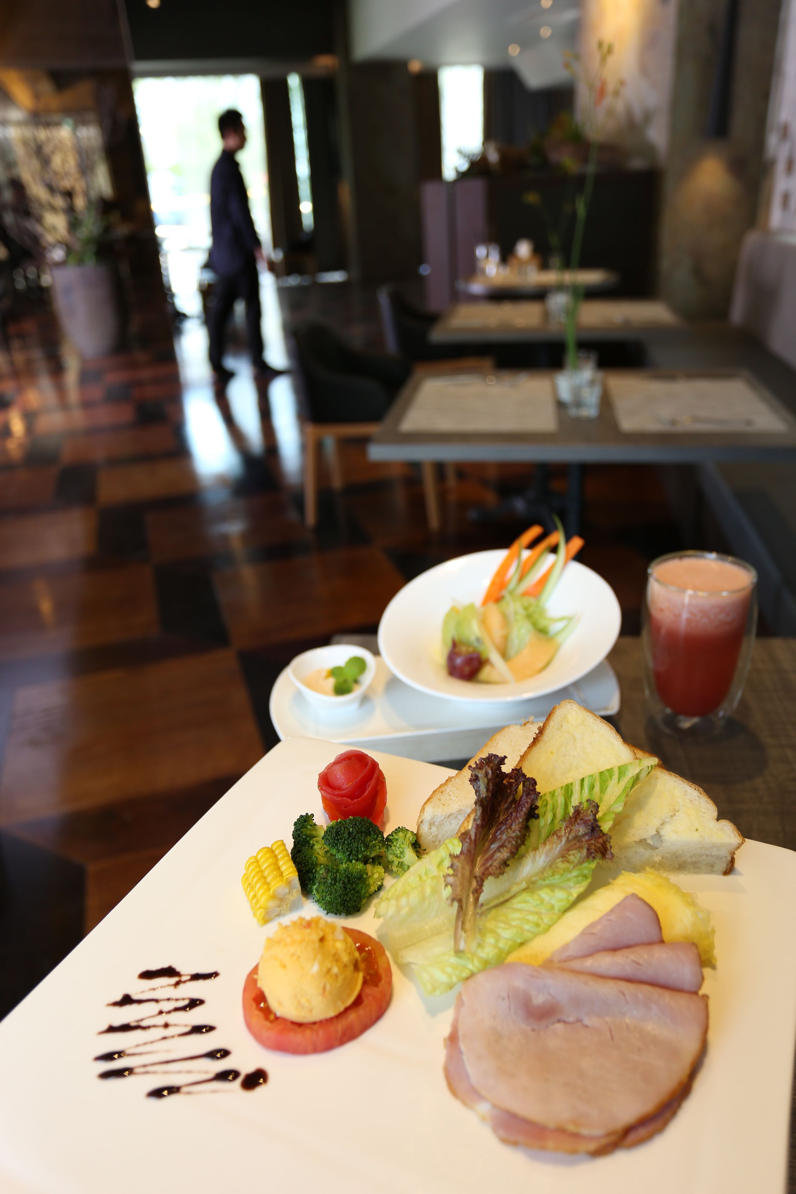 daily full breakfast (twd 450 per person)
