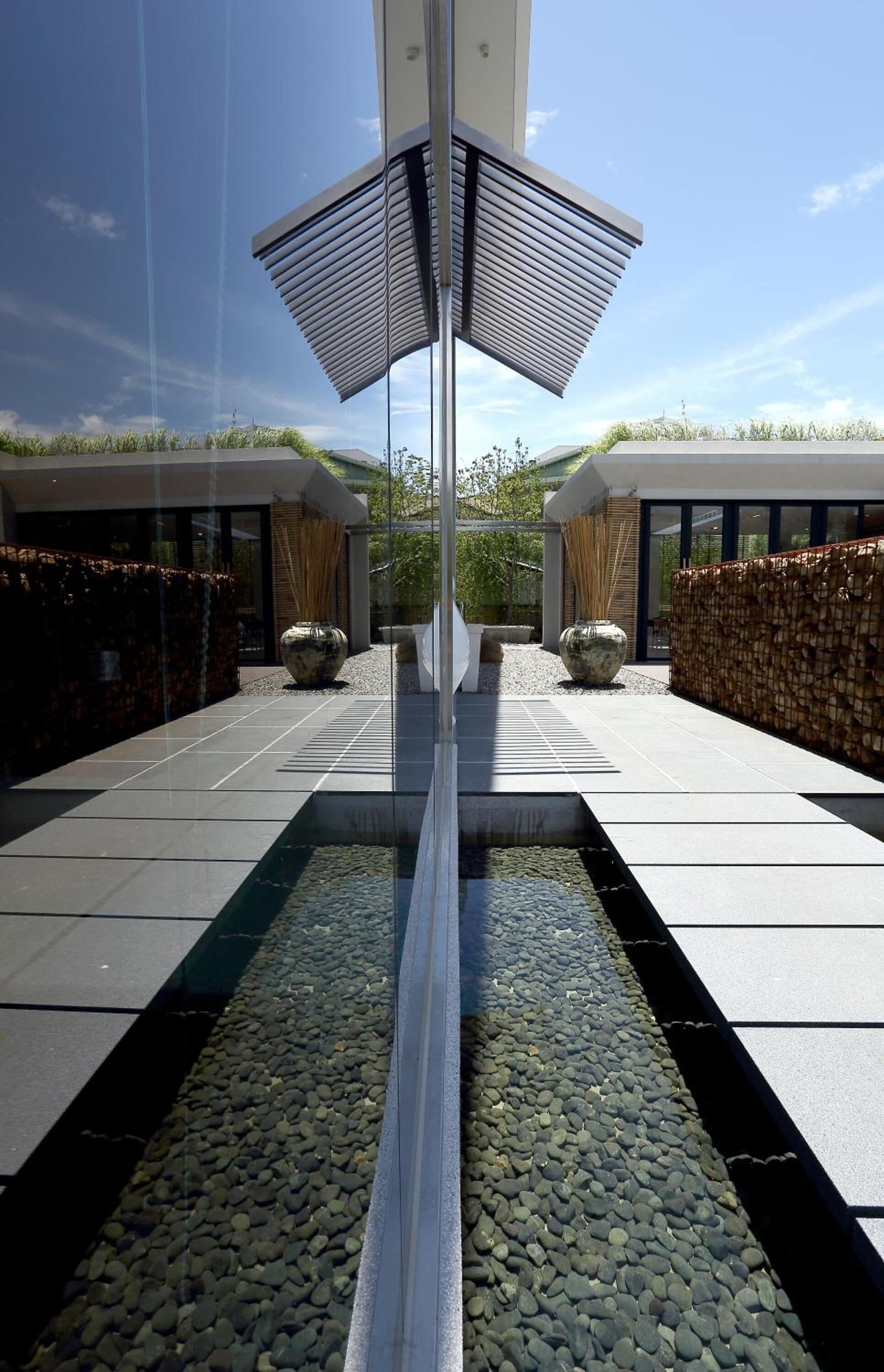 المنشأة من الخارج