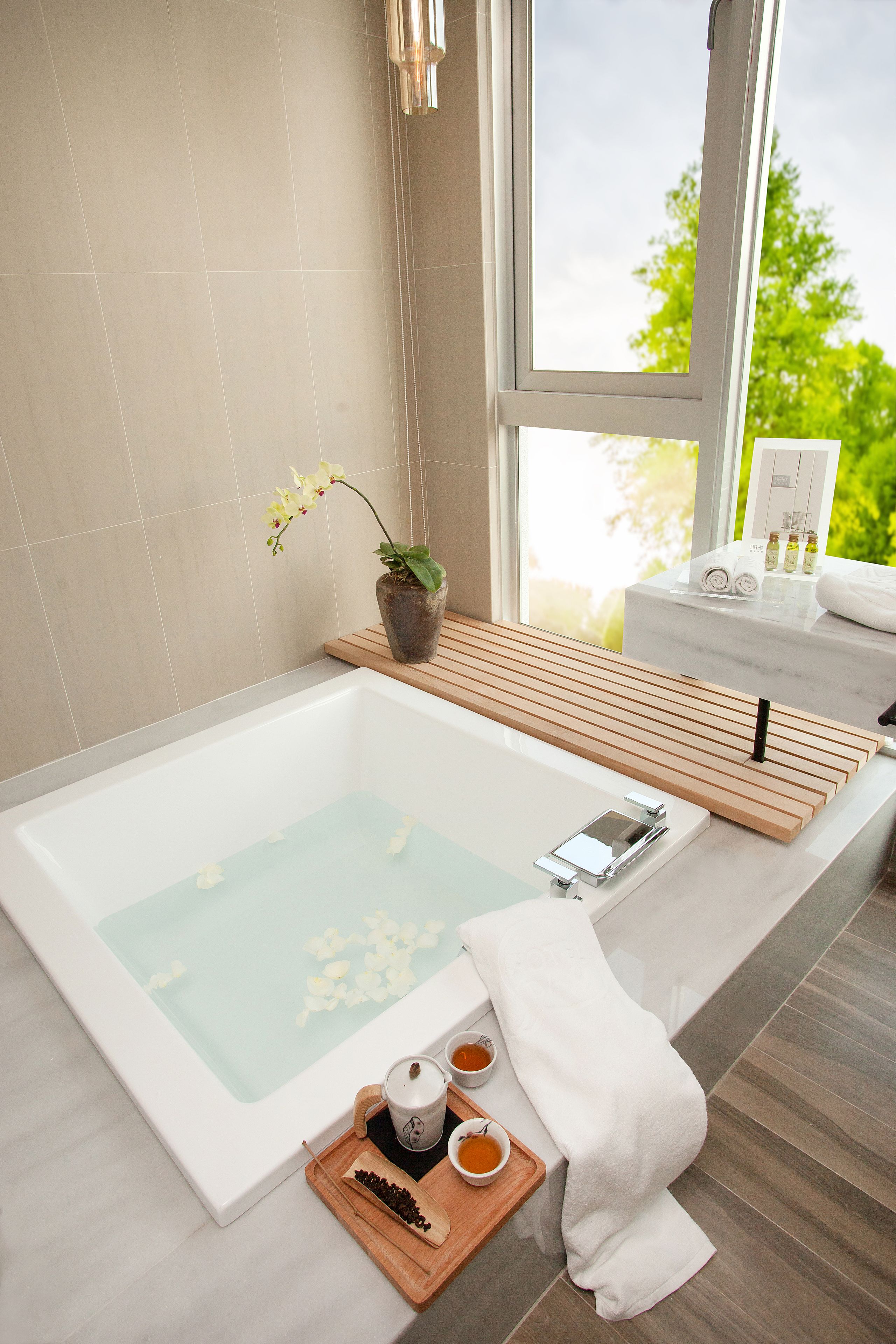 soundproofing, free wifi, bed sheets