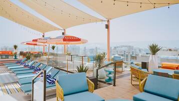 Serves dinner and happy hour