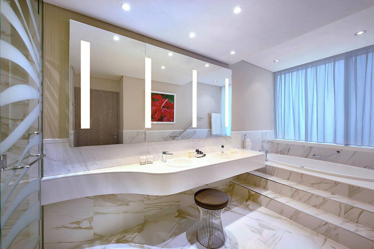 Bathroom | Free toiletries, hair dryer, bathrobes, slippers