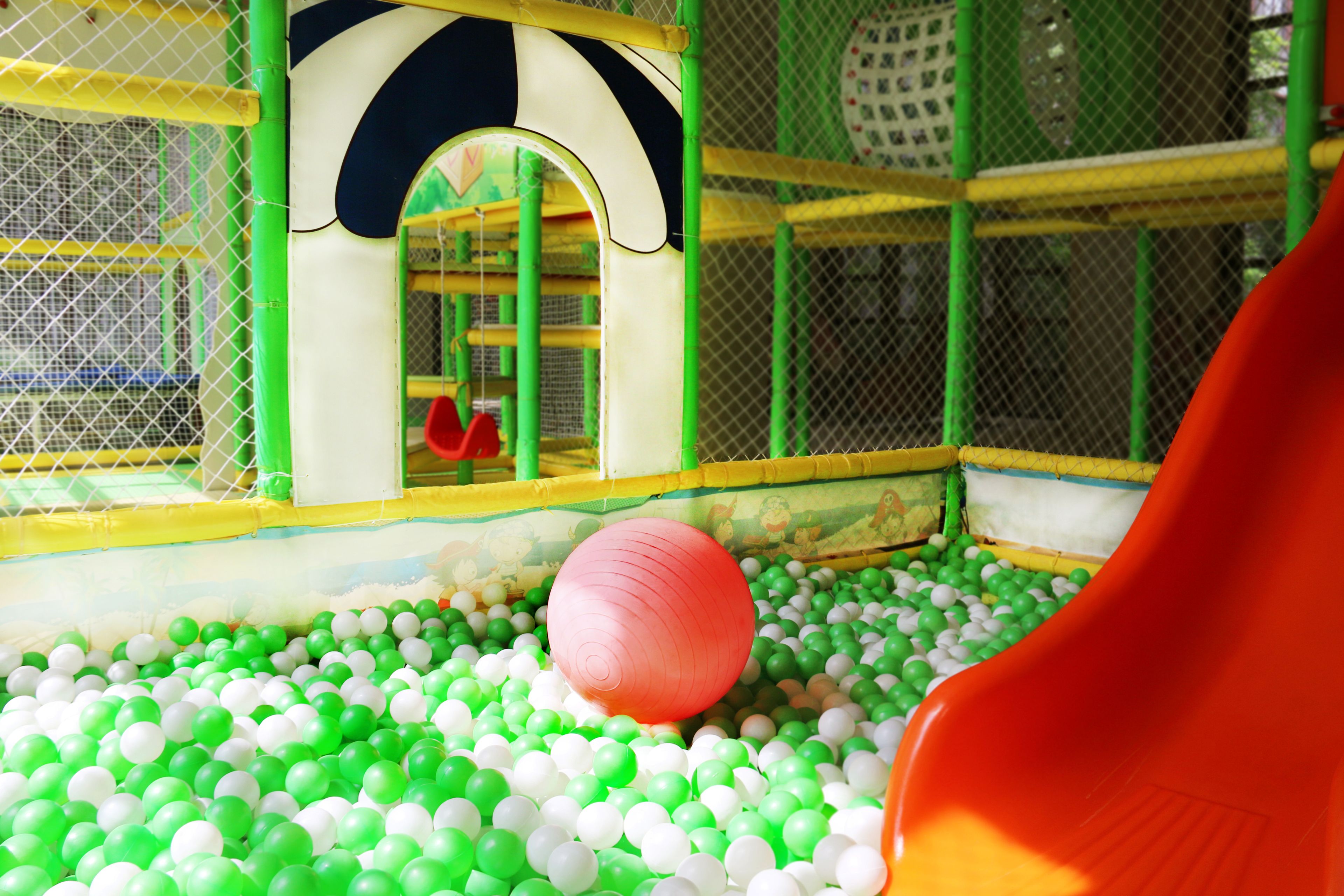 Área de juegos infantiles bajo techo
