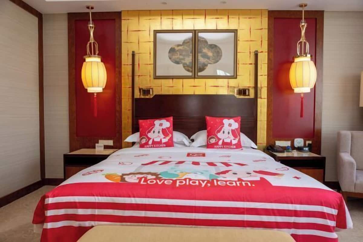 1 bedroom, premium bedding, down comforters, memory foam beds