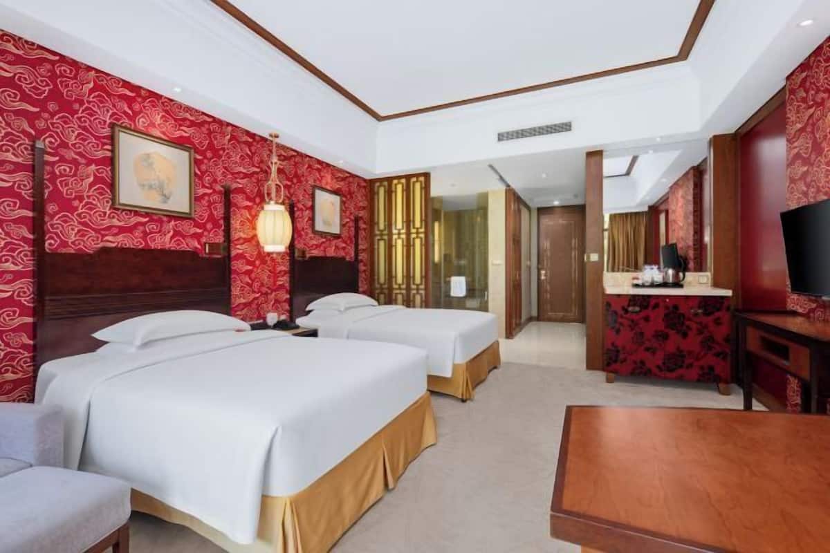 1 bedroom, premium bedding, down comforters, memory foam beds