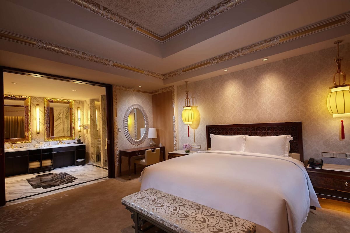 Presidential Room, 1 King Bed | 1 bedroom, premium bedding, down comforters, memory foam beds