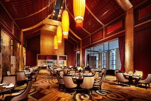 3 restaurants, breakfast, lunch, dinner served; Japanese cuisine