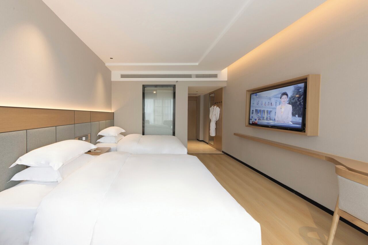 Comfort Twin Room | Premium bedding, down comforters, desk, laptop workspace