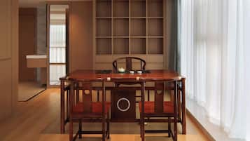 Chambre Simple Élite | Literie de qualité supérieure, couette en duvet d'oie, bureau