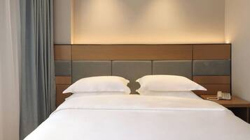 Business Single Room | Premium bedding, down comforters, desk, laptop workspace