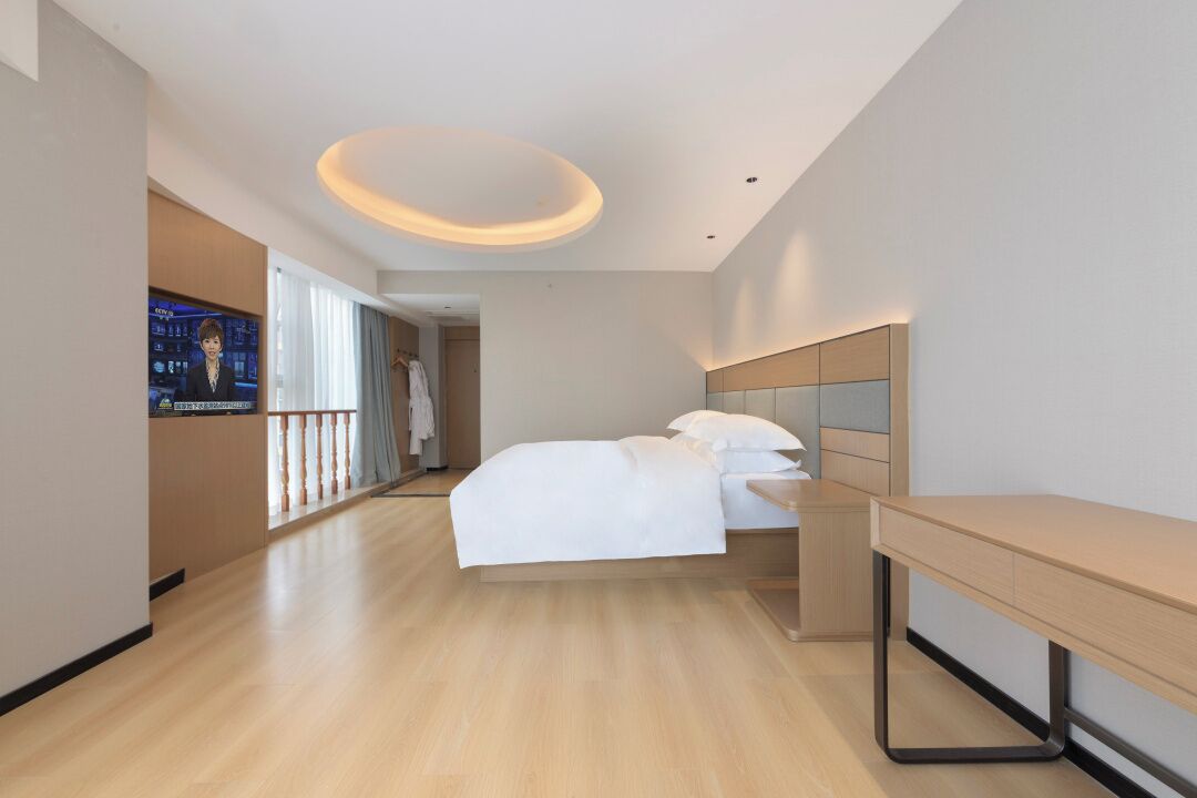 economy single room | premium bedding, down duvets, desk, laptop workspace