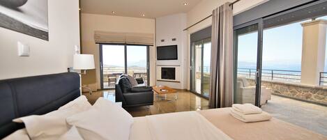 Roupas de cama premium, cofres nos quartos, escrivaninha