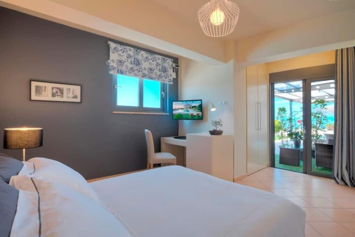 Superior-Dreibettzimmer, Meerblick | Blick auf den Garten