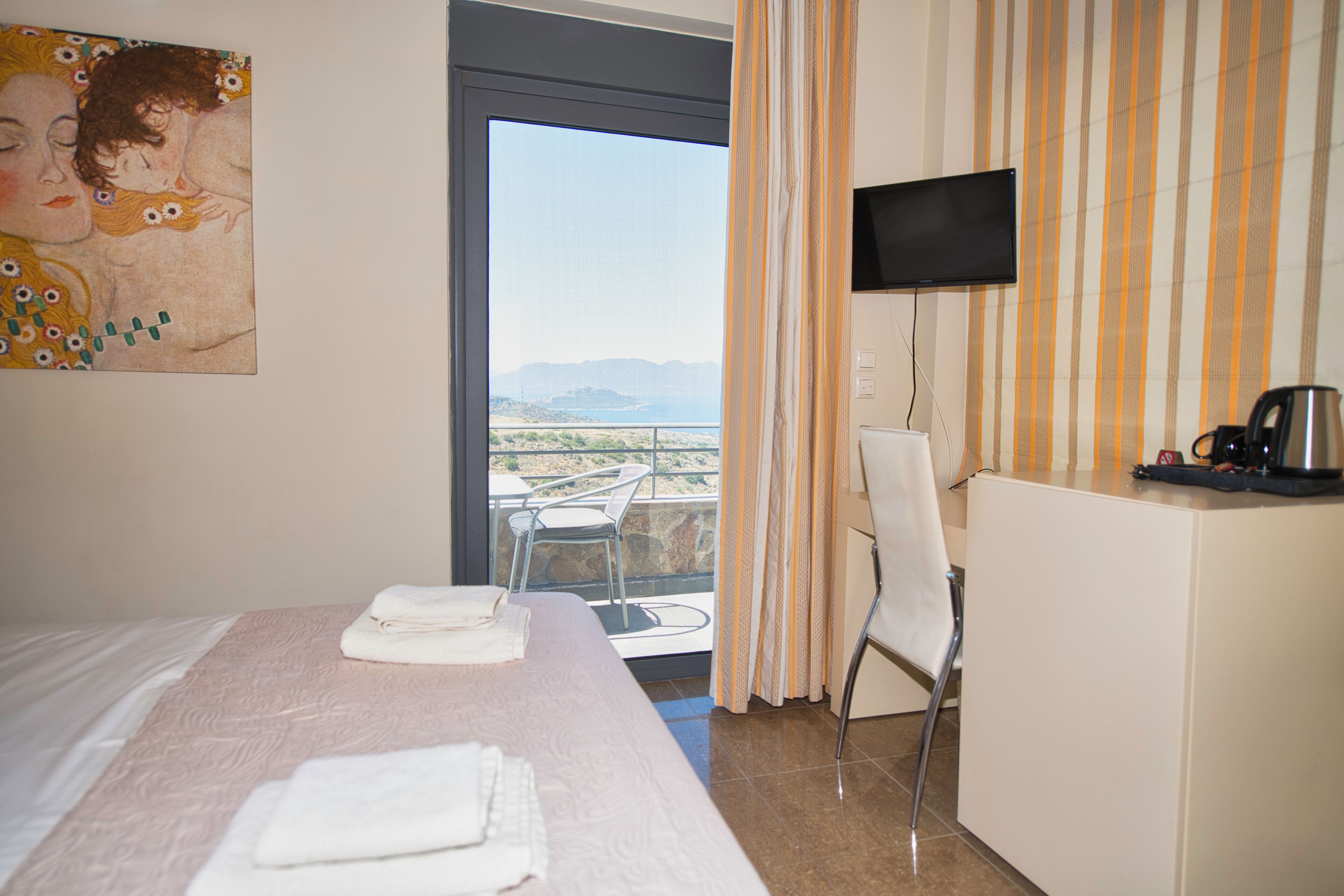 deluxe suite, jetted tub, sea view | beach/ocean view